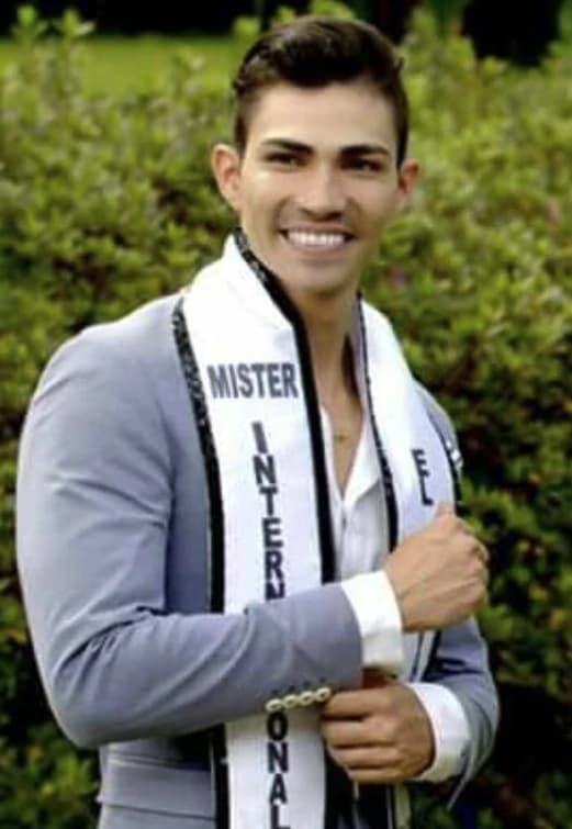 Robin Balses, Mister International El Salvador 2016, con la banda de Mister International
