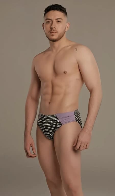 Josué Portillo en traje de baño
